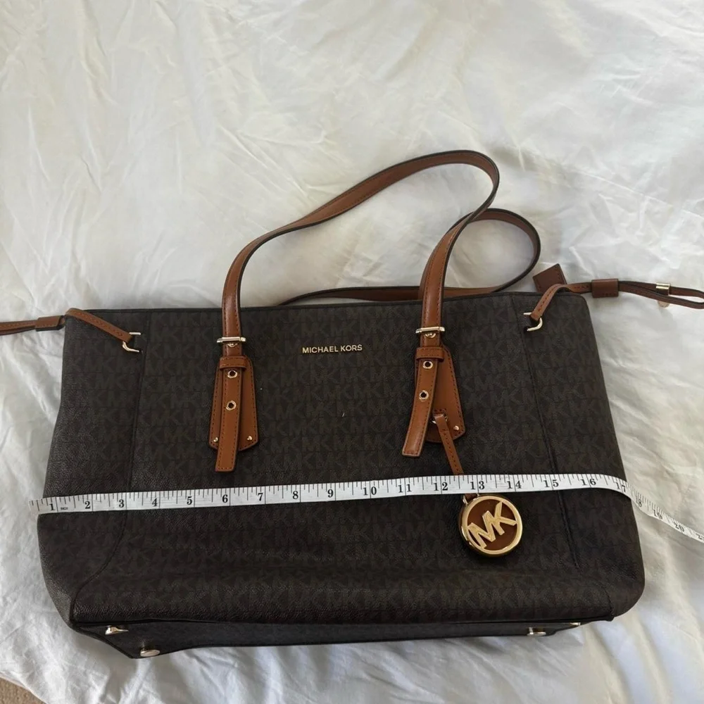 Michael KORS Voyager Medium Logo Tote Bag